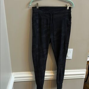 Spyder Active Women’s Camo Joggers Leggings Size Large